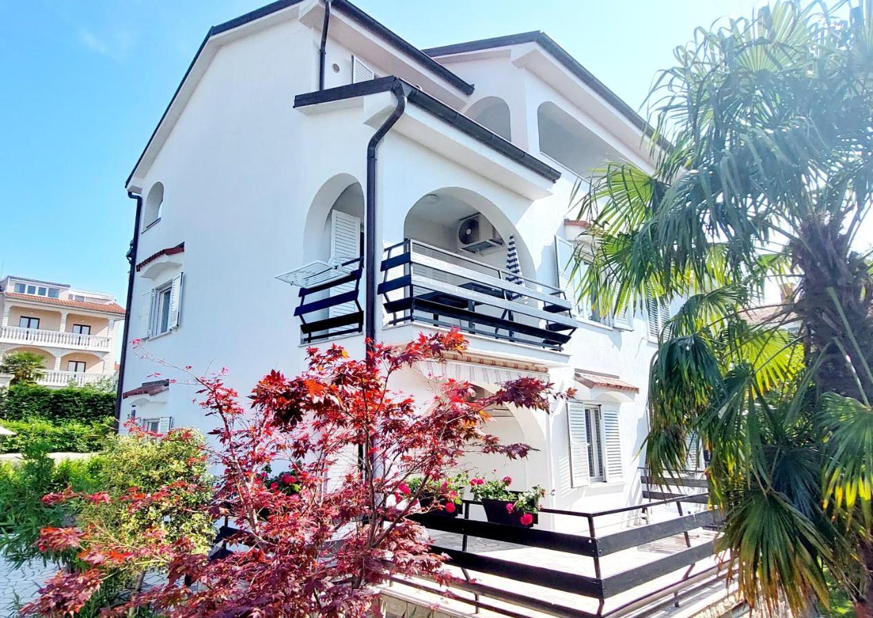 Bella 1 Apartment Malinska