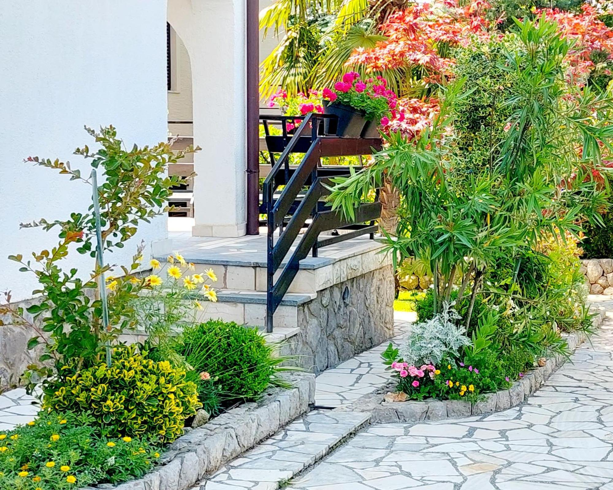 Apartman Bella 1 *